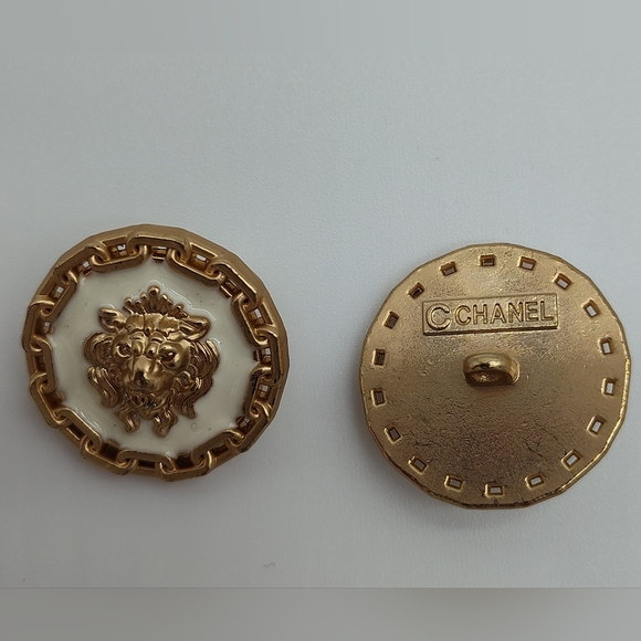 CHANEL Vintage Lion Head Chain Medallion Buttons Gold Ivory Pair Lagerfeld Era - Picture 2 of 3